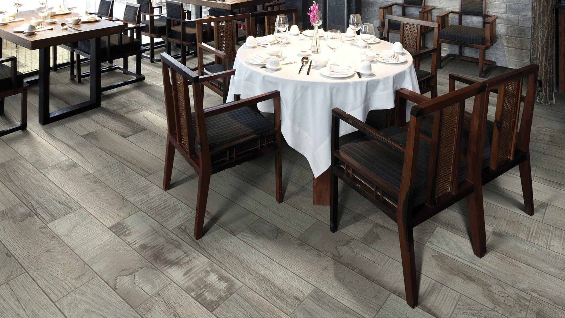 wood look commercial tile flooring in a restaurant dining room